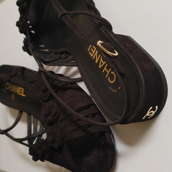 Chanel Black Suede Sandals 40 Interlocking CC Logo Camellia Flowers 2021 Cruise - Picture 3 of 16
